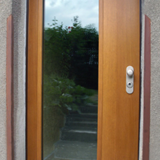 Vchodové prosklené bezpečnostní dveře do domu NEXT SD 102